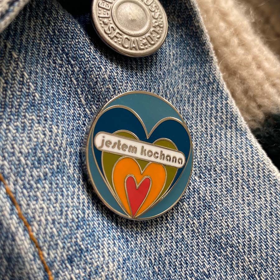 Loved (f) Polish Enamel Pin - Jestem Kochana - Image 3