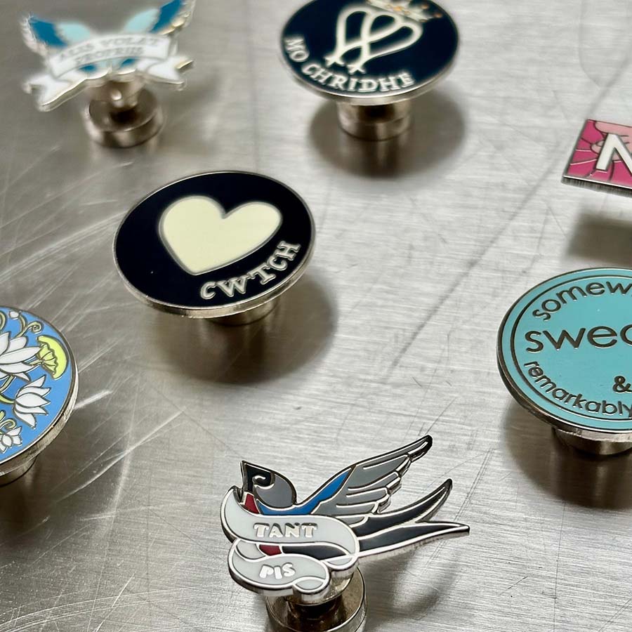 Never Give Up Japanese Great Wave Enamel Pin - Image 6
